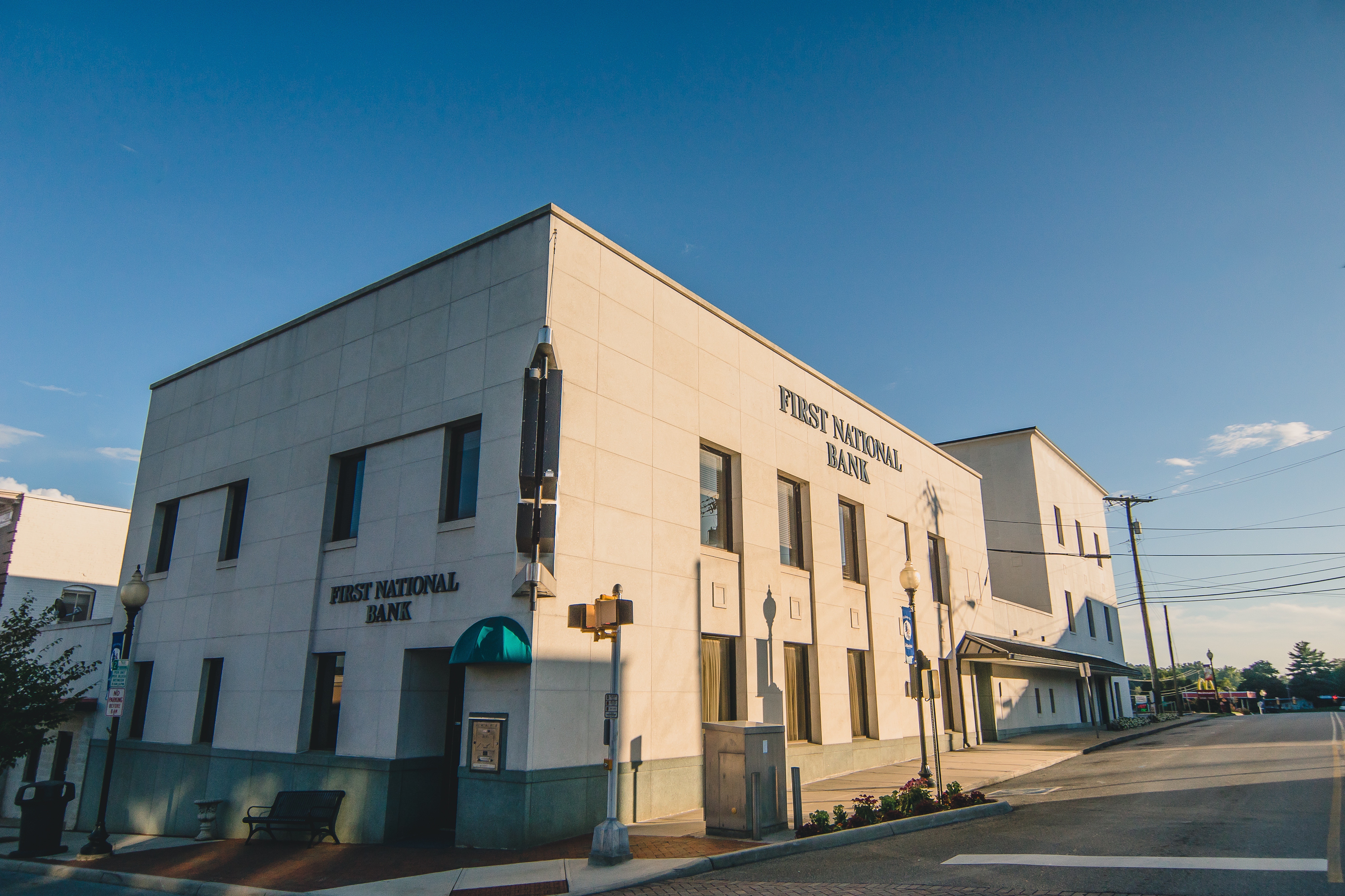 A photo of First National Bank's Altavista Main Office.